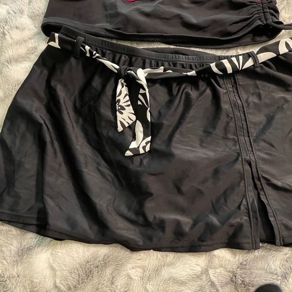 Ocean Dreams Other - Oceans dreams black swim skirt with white and  black tie sash Sz 12